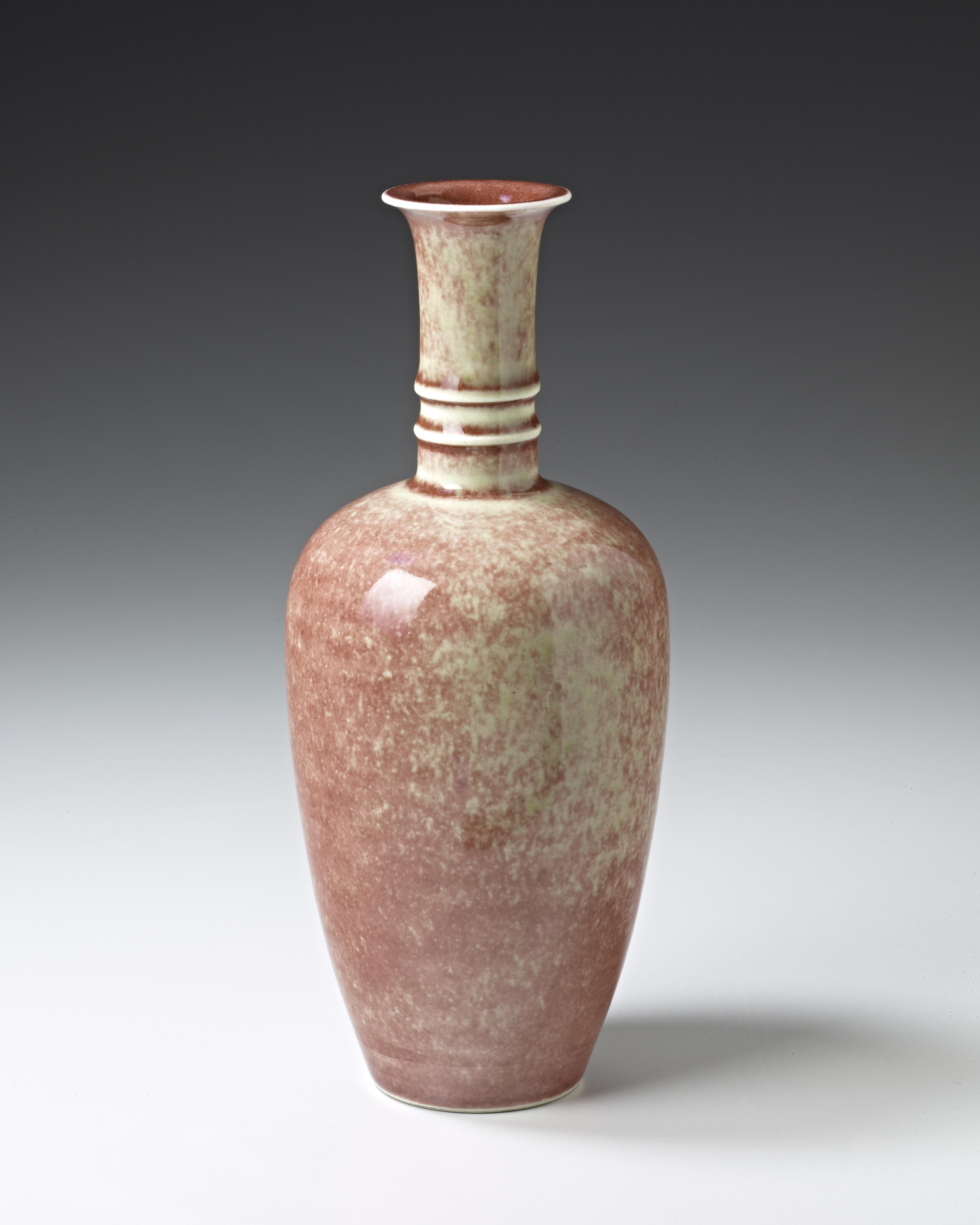 Vase with peach-bloom glaze